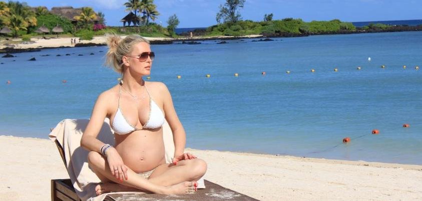 těhotná Simona Krainová se nechala nafotit na pláži
