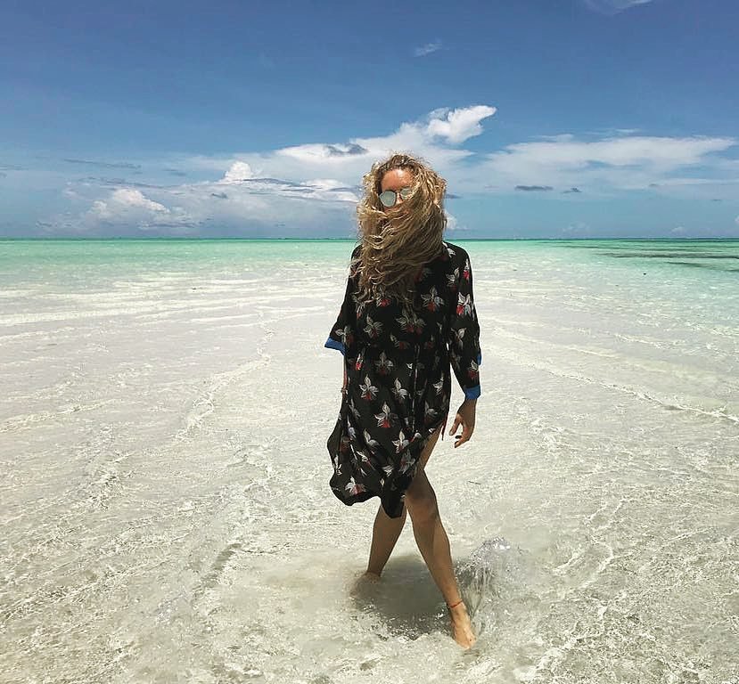 Simona Krainová (44) do Zanzibaru odletěla s dvěma syny a manželem. Spousty fotek a videí najdete na jejím Instagramu.