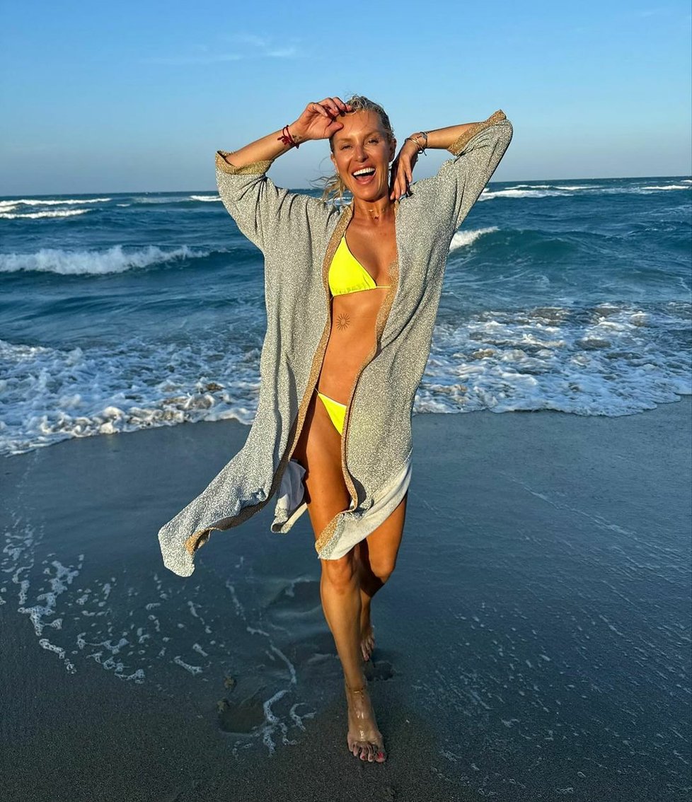 Simona Krainová oslavila „novou padesátku&#34; v bikinách na pláži.