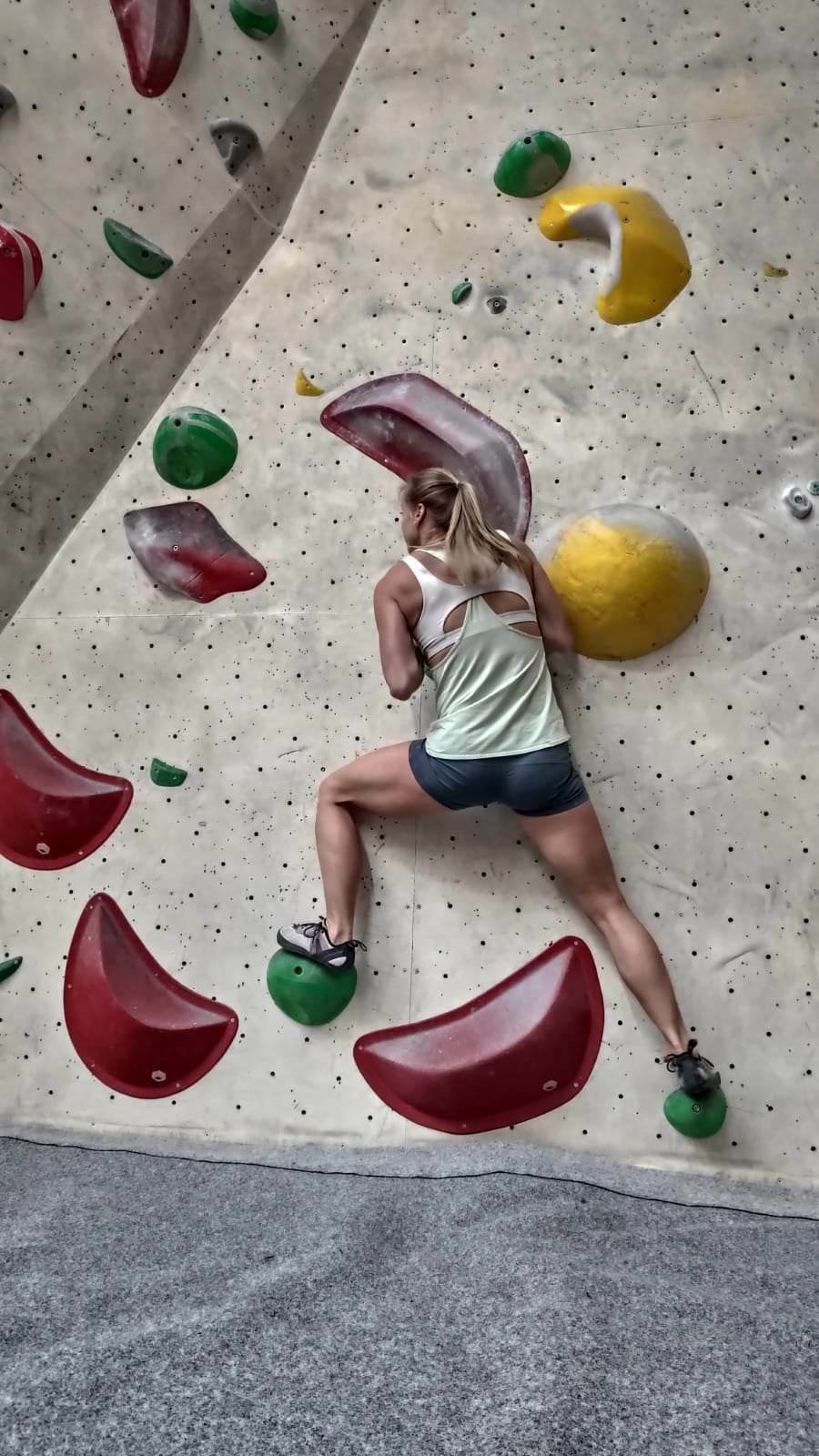 Simona Kubová prokládá tréninky lezením na stěně