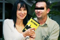 Manžel zavražděné spisovatelky Monyové: Na soud si počká ve vazbě