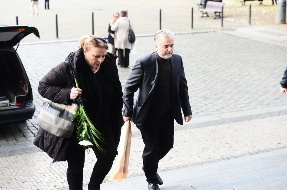 Pohřeb manžela Simony Postlerové Zdeňka Hráška