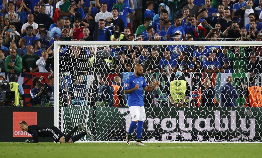 Simone Zaza předvedl nejhorší penaltu čtvrtfinálového rozstřelu mezi Itálií a Německem