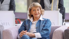 Nestárnoucí Yvetta Simonová (93) je na sebe drsná: Denně cvičím, jinak bych se nehnula!