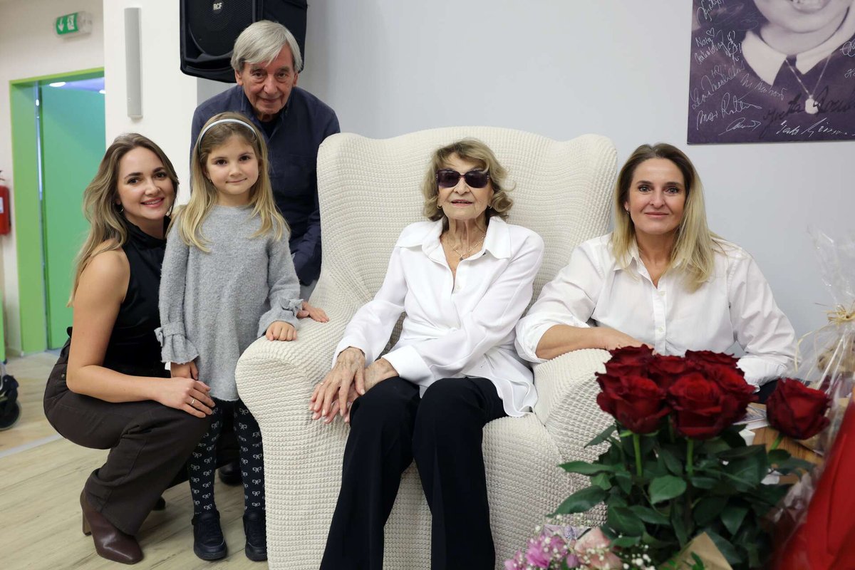 GALERIE: Neuvěřitelná Yvetta Simonová: Bujará oslava 97. narozenin! | FOTO 1 | Ahaonline.cz