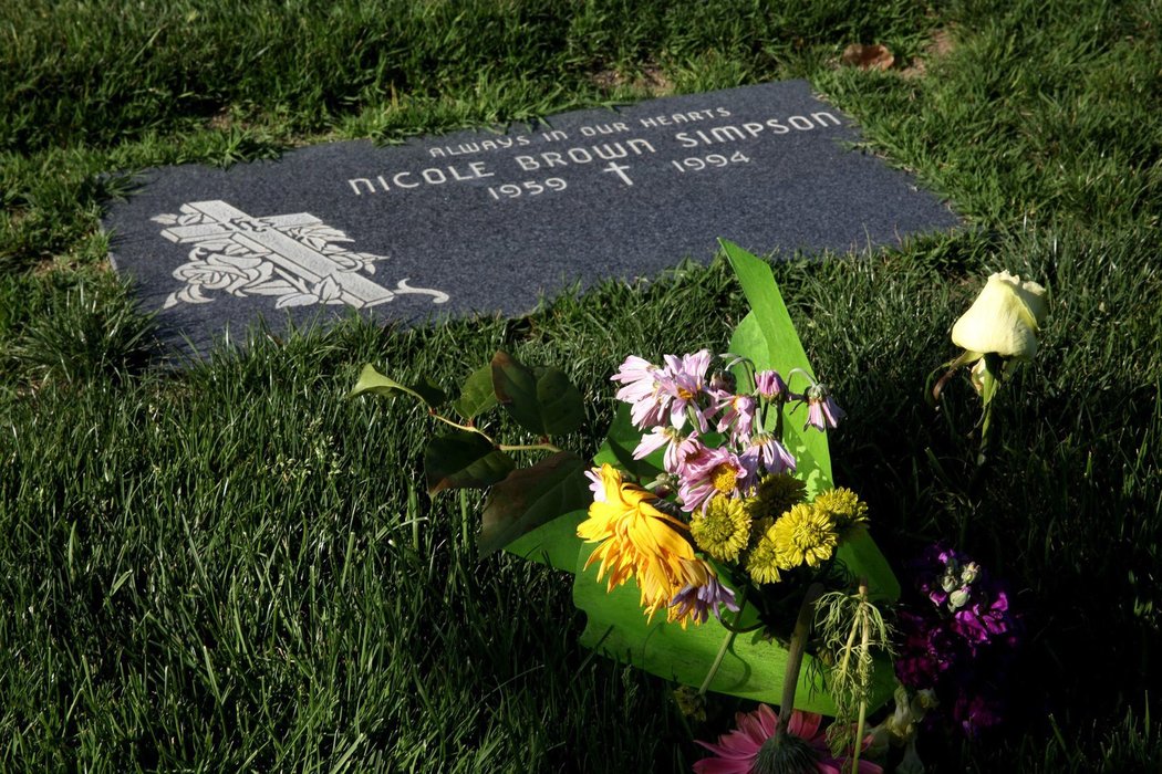 Hrob bývalé manželky Simpsona, kterou měl ubodat v roce 1994