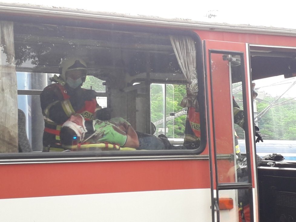 Simulace zásahu hasičů a záchranářů po srážce vlaku s autobusem