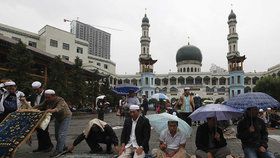 Radikální islám se šíří Čínou. Úřady zabavili pasy milionům muslimů