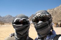 Češi v obklíčení: Na Sinaji na ně míří beduíni