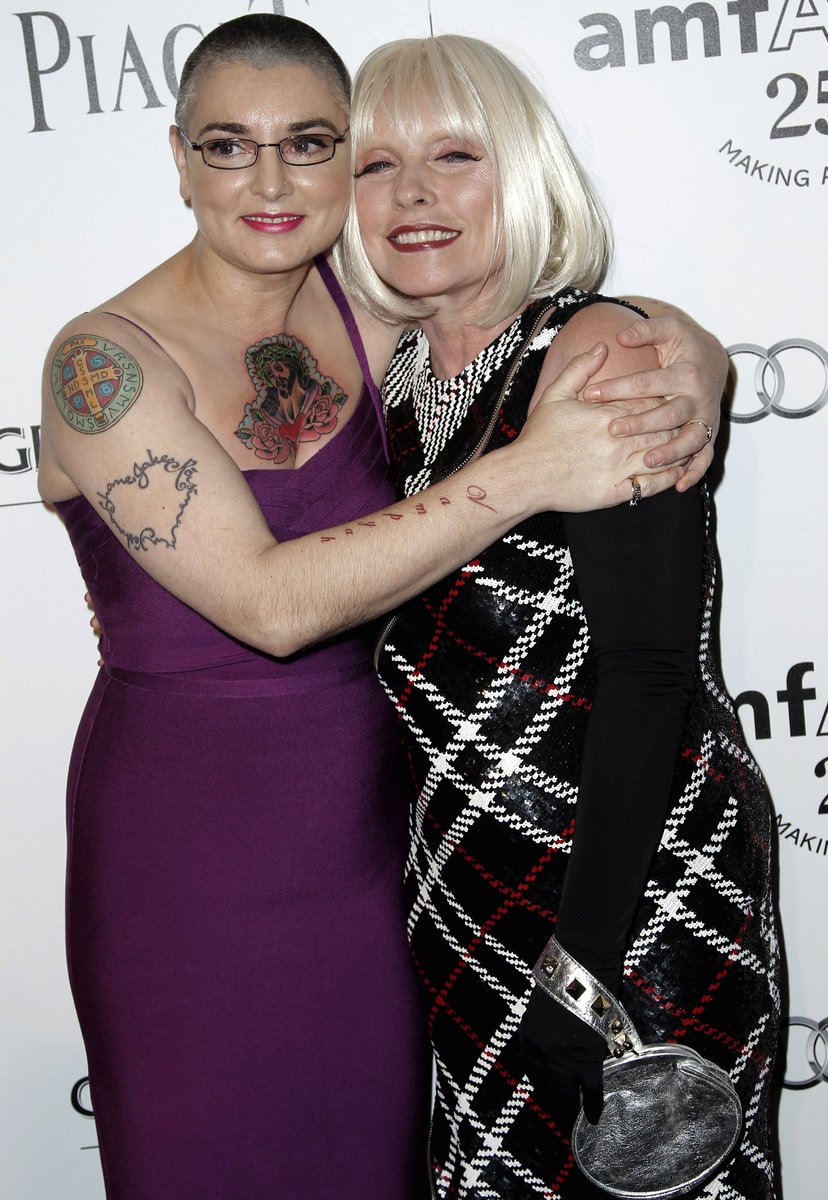 Sinéad O´Connor minulý měsíc zapózovala na amFAR galavečeru v Los Angeles s Debbie Harry z Blondie.