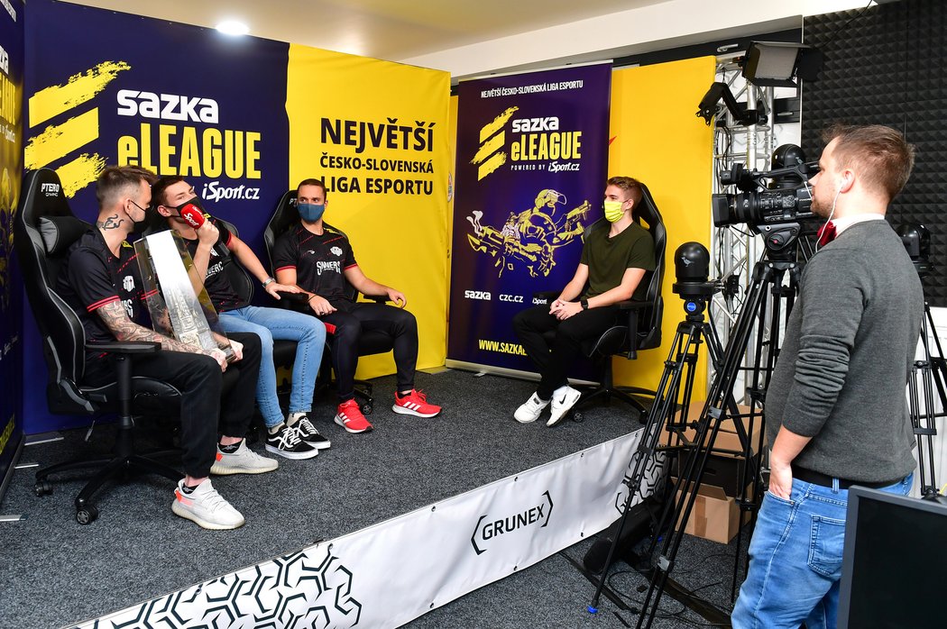 Předávání prstenů a trofeje Sazka eLEAGUE CS:GO