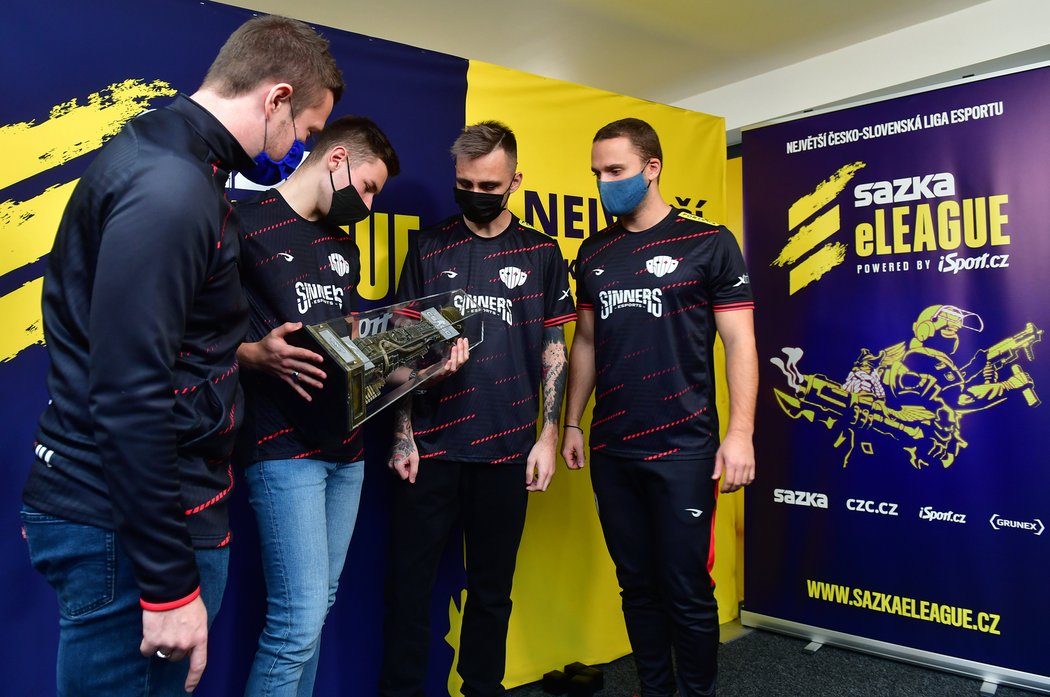 Předávání prstenů a trofeje Sazka eLEAGUE CS:GO