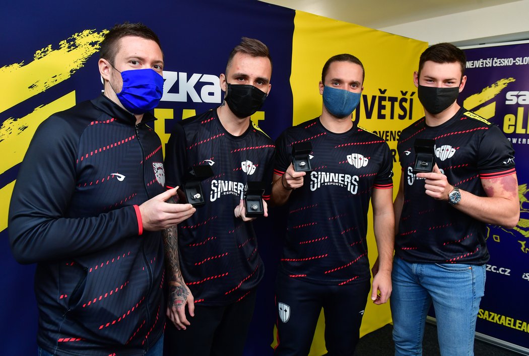 Předávání prstenů a trofeje Sazka eLEAGUE CS:GO