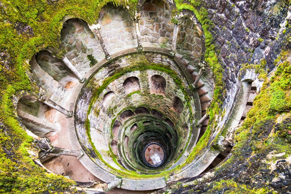 Zednářskou studnu v Sintře musíte vidět.
