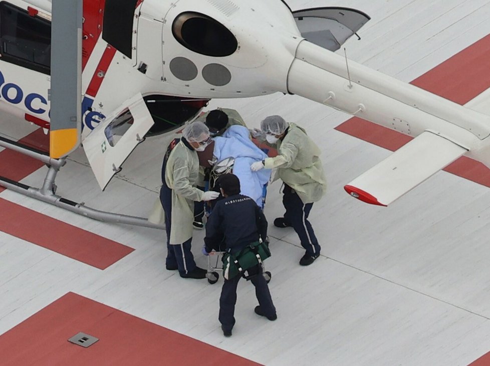 Postřeleného japonského ex-premiéra transportují do nemocnice