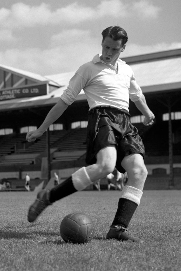 Sir Bobby Robson za čias aktívnej kariéry. Sir Bobby Robson za čias aktívnej kariéry.