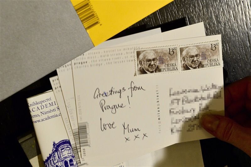 Dcera sira Wintona podepsala unikátní poštovní známku. Za 14 dní mezi lidmi zmizela již téměř desetina těchto známek.