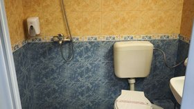 V bulharském hotelu Sirena je sprcha otevřená.