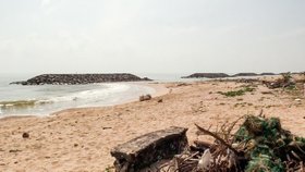 Thajská pláž, kde Siriporn Niamrinová velrybí ambru našla.