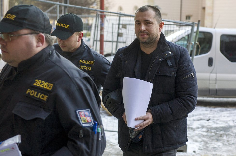 V tzv. insolvenční kauze poslal soud do vazby i advokáta Ivo Halu.