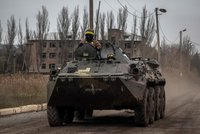 ONLINE: Rusko i Ukrajina ztratily až 100 tisíc mužů. A utíkají okupanti ničí v Chersonu infrastrukturu