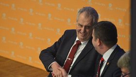 Prezident Miloš Zeman na sjezdu ČSSD. Zdravice s předsedou strany Janem Hamáčkem (1.3.2019)