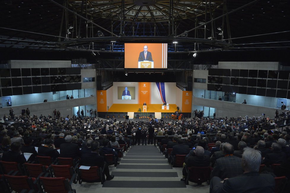 84 procent delegátů rozhodlo na sjezdu ČSSD, že stranu i nadále povede Bohuslav Sobotka