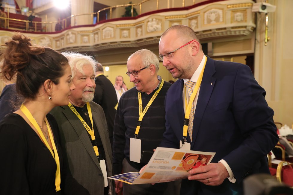 Petr Pithart s Janem Bartoškem na mimořádném sjezdu KDU-ČSL (25.1.2020)