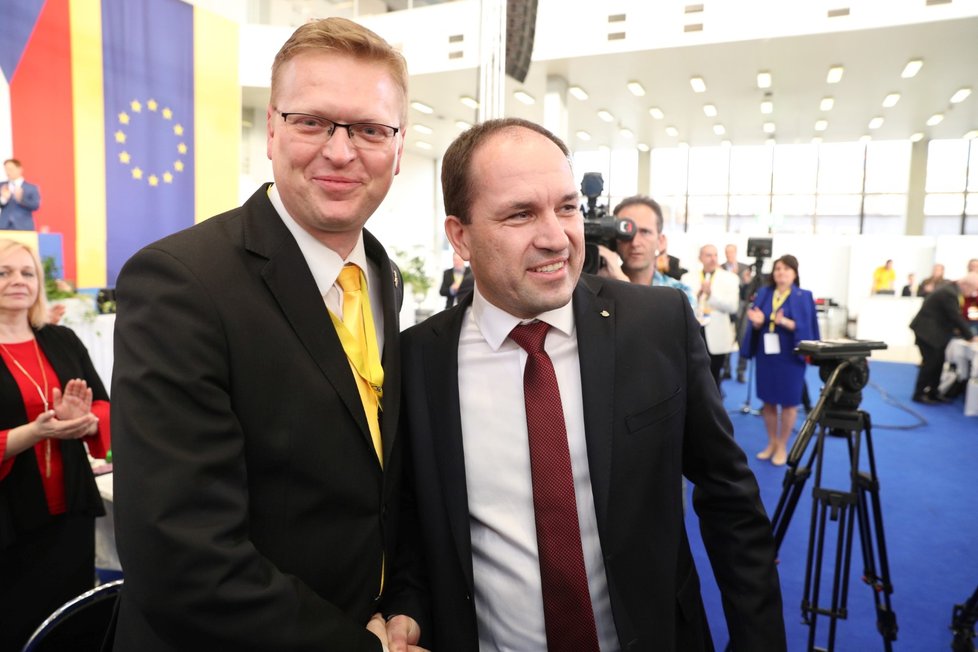 Bývalý šéf KDU-ČSL Pavel Bělobrádek s dalším někdejším předsedou lidovců Markem Výborným