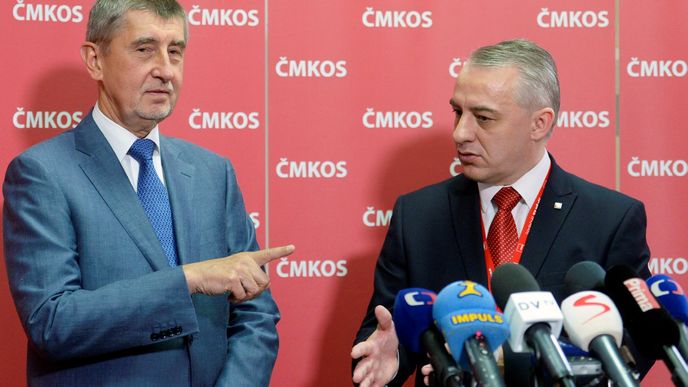 Předseda vlády Andrej Babiš a předseda Českomoravské konfederace odborových svazů (ČMKOS) Josef Středula se dohadují o růstu platů ve státním sektoru