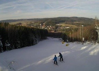 Sjezdovku Šarbeck také již brázdí lyžaři.