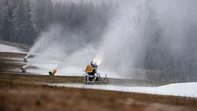 Lyžařské areály v Česku začaly zasněžovat sjezdovky (26. 11. 2021)