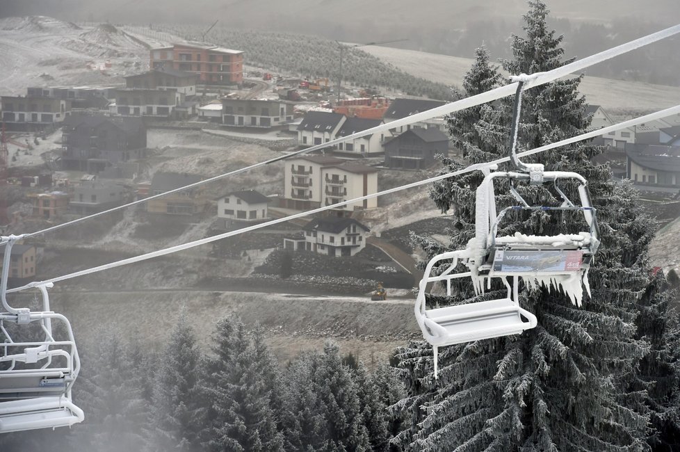 Lyžařské areály v Česku začaly zasněžovat sjezdovky (26. 11. 2021)