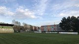 Záchrana sportu na Proseku? O stadion, kde s fotbalem začínal Rosický, se chce podělit magistrát s Prahou 9