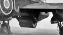 Letoun Lancaster se skákací bombou