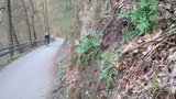Vstup zakázán, padá kamení! Cyklostezku do Bílovic otevřou až před prázdninami