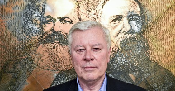 Komunisté vyšlou do boje o Hrad Josefa Skálu. Jeho kandidatury by se měl obávat především Andrej Babiš