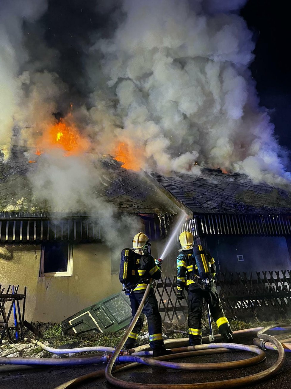 Požár rodinného domu ve Skalici u České Lípy (16. 12. 2022)