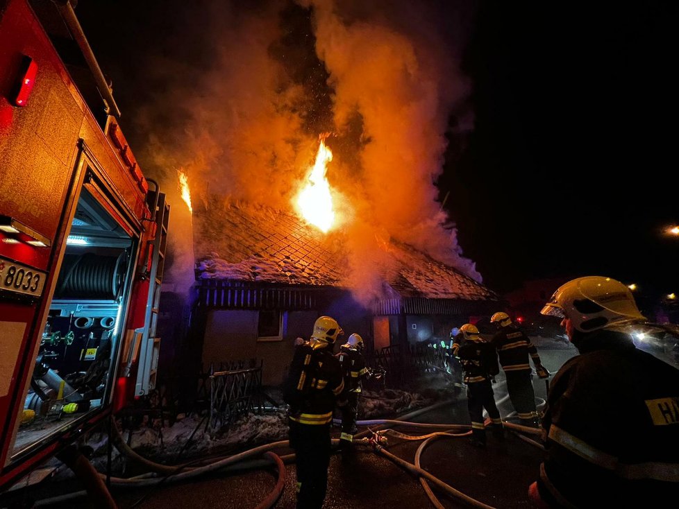 Požár rodinného domu ve Skalici u České Lípy (16. 12. 2022)