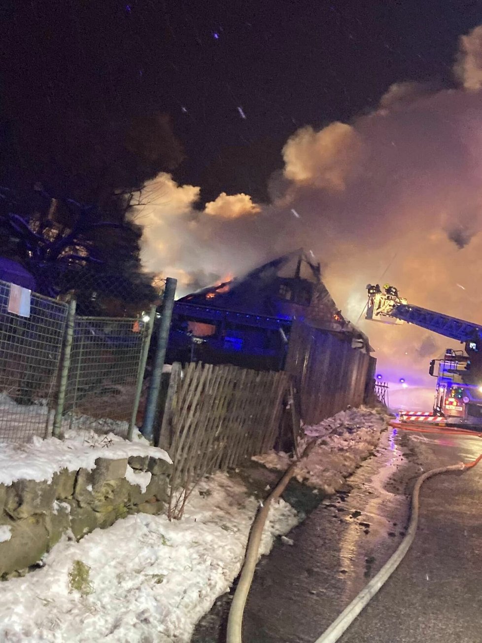 Požár rodinného domu ve Skalici u České Lípy (16. 12. 2022)