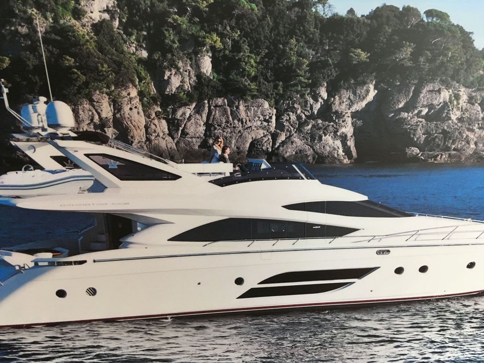 Luxusní jachta Dominator 720 S má cenu 90 milionů korun.