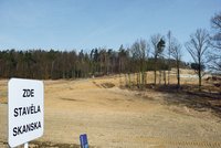 Bárta ukazuje průšvihy: Tady stavěla Skanska