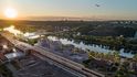 Na starém průmyslovém brownfieldu mezi pražským Nádražím Holešovice a Vltavou začala developerská část skupiny Skanska výstavbu projektu Port7.