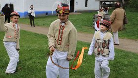 K Velikonocům tradičně patří pomlázka, chlapci z Uherskobrodska se s ní uměli pořádně ohánět.