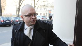 Jaroslav Škárka přichází k soudu
