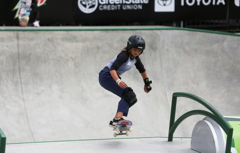 Třináctiletá britská skateboardistka Sky Brownová jede na OH