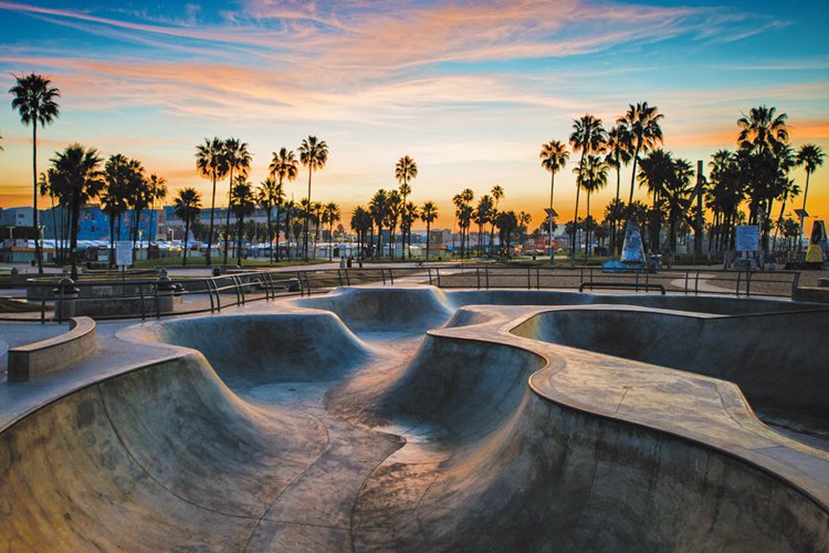 Skatepark přímo na pláži v losangeleské čtvrti Venice je doslova mekkou skateboardingu