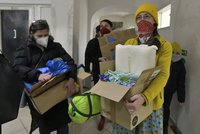 Na polsko-ukrajinskou hranici vyrazilo 55 dodávek s pomocí! Skautský institut sbíral spacáky, deky a léky