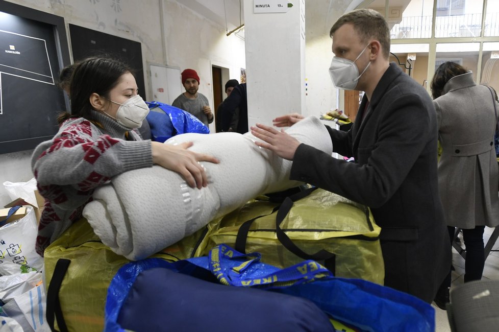 Skautský institut sbírá věci na pomoc Ukrajině. Hodí se spacáky, powerbanky, stan, léky i obvazy