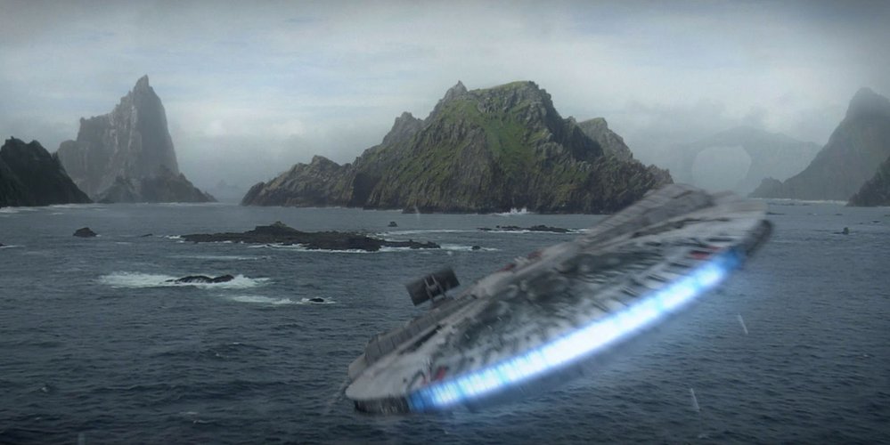 Millenium Falcon letí na Skellig Michael